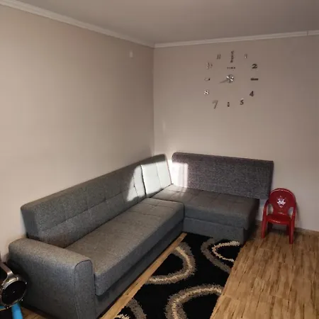 Johnny 's Private House 네아 미카니오나