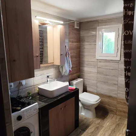 Johnny 's Private House 네아 미카니오나