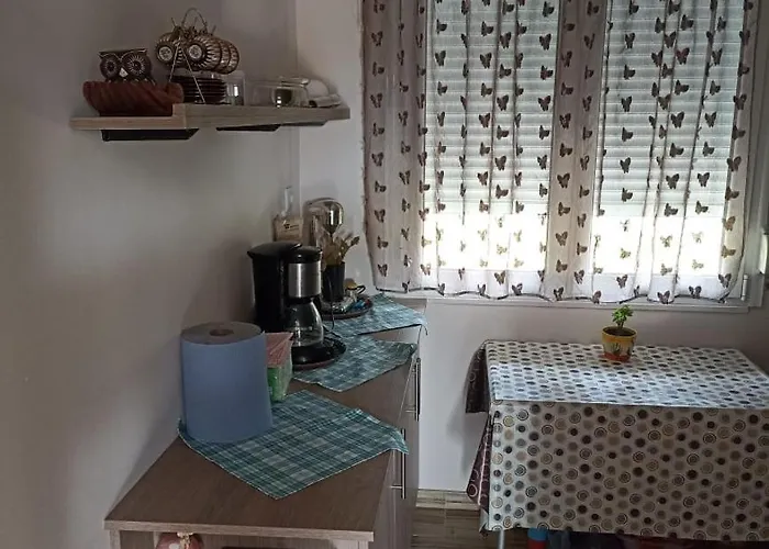 Johnny 's Private House *