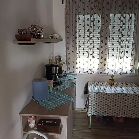 Johnny 's Private House *