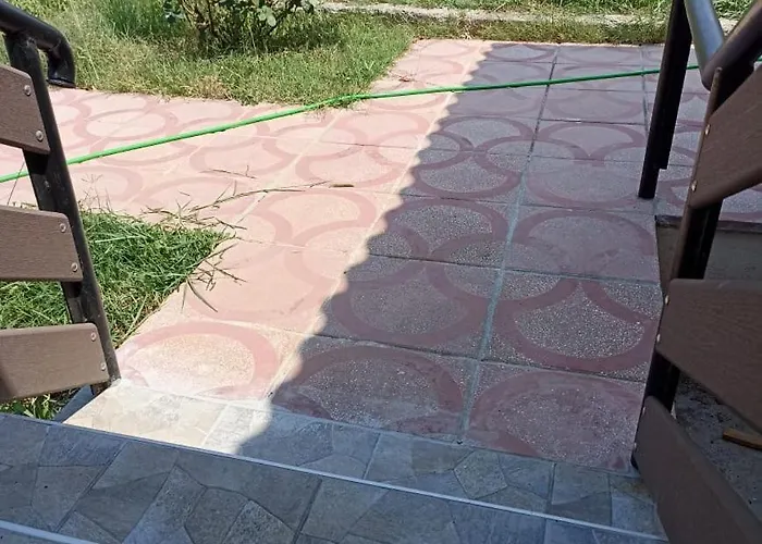 Johnny 's Private House Nea Michaniona